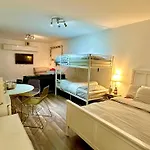 Cozy Garden Flat In London