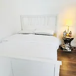 Cozy Garden Flat In London